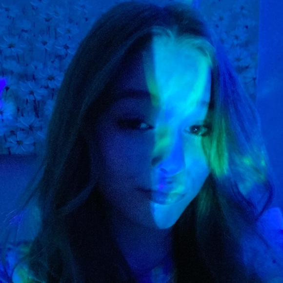 Meet your Posher, Danae - Picture 1 of 1